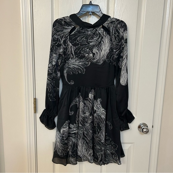 Ted Baker Jazmyna Tie Neck Pleat Mini Dress
in Black Floral Size US 4 / Ted 1 - Picture 7 of 12